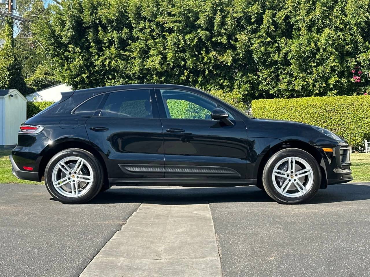 2025 Porsche Macan AWD