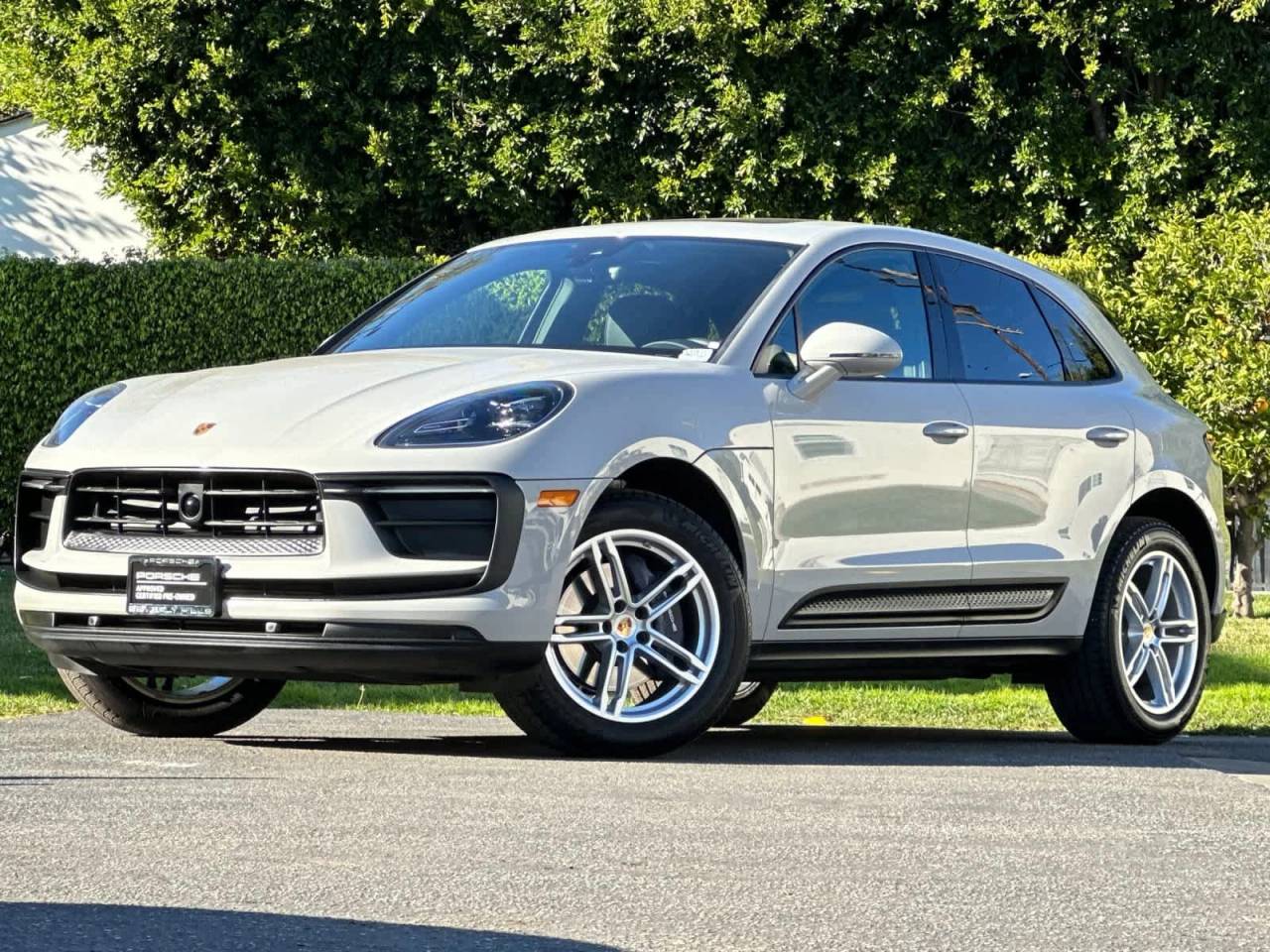 2025 Porsche Macan AWD
