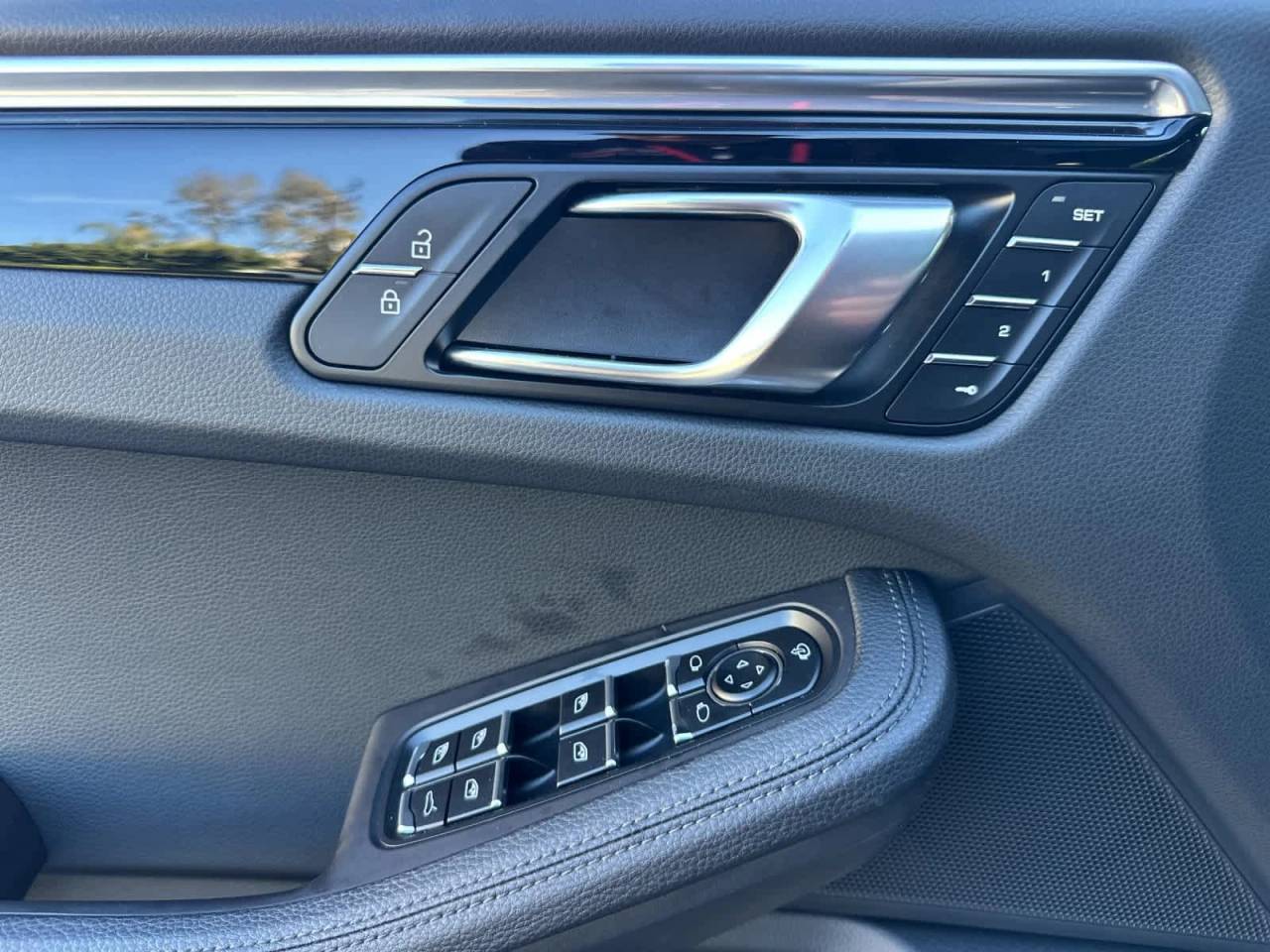 2025 Porsche Macan AWD