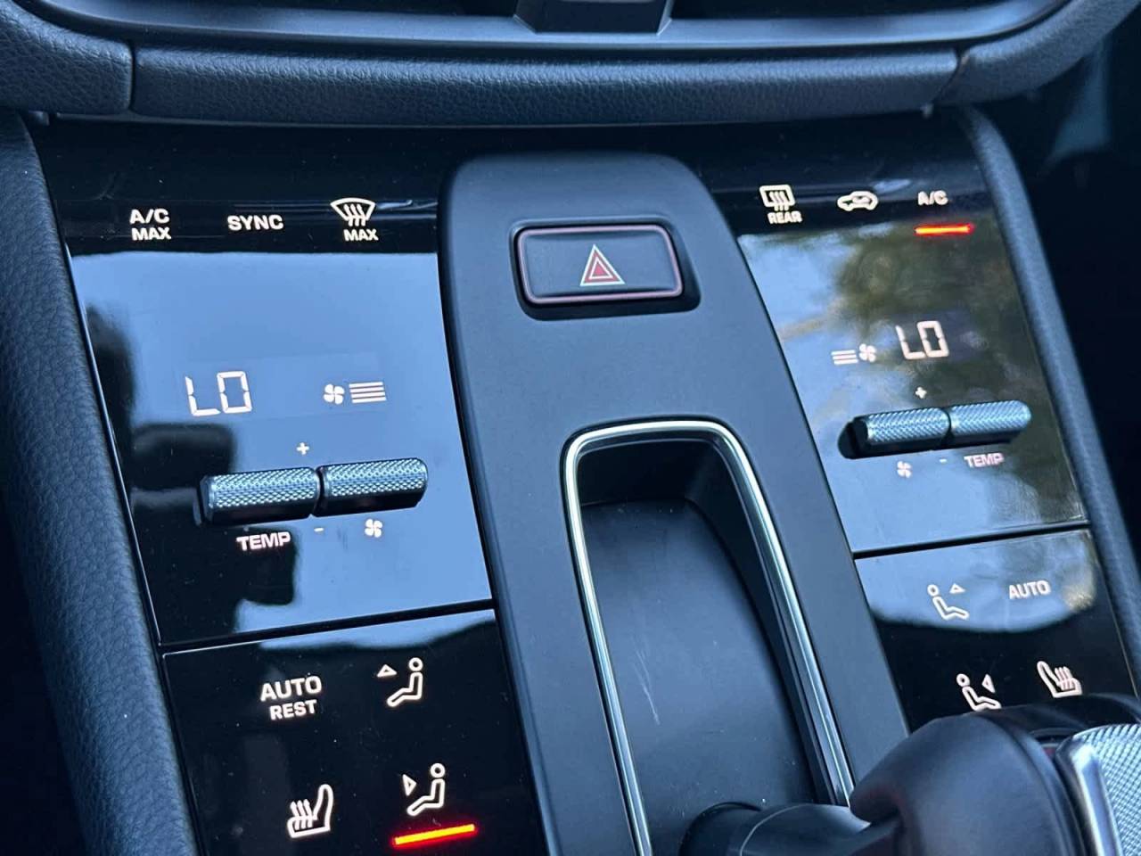 2025 Porsche Macan AWD