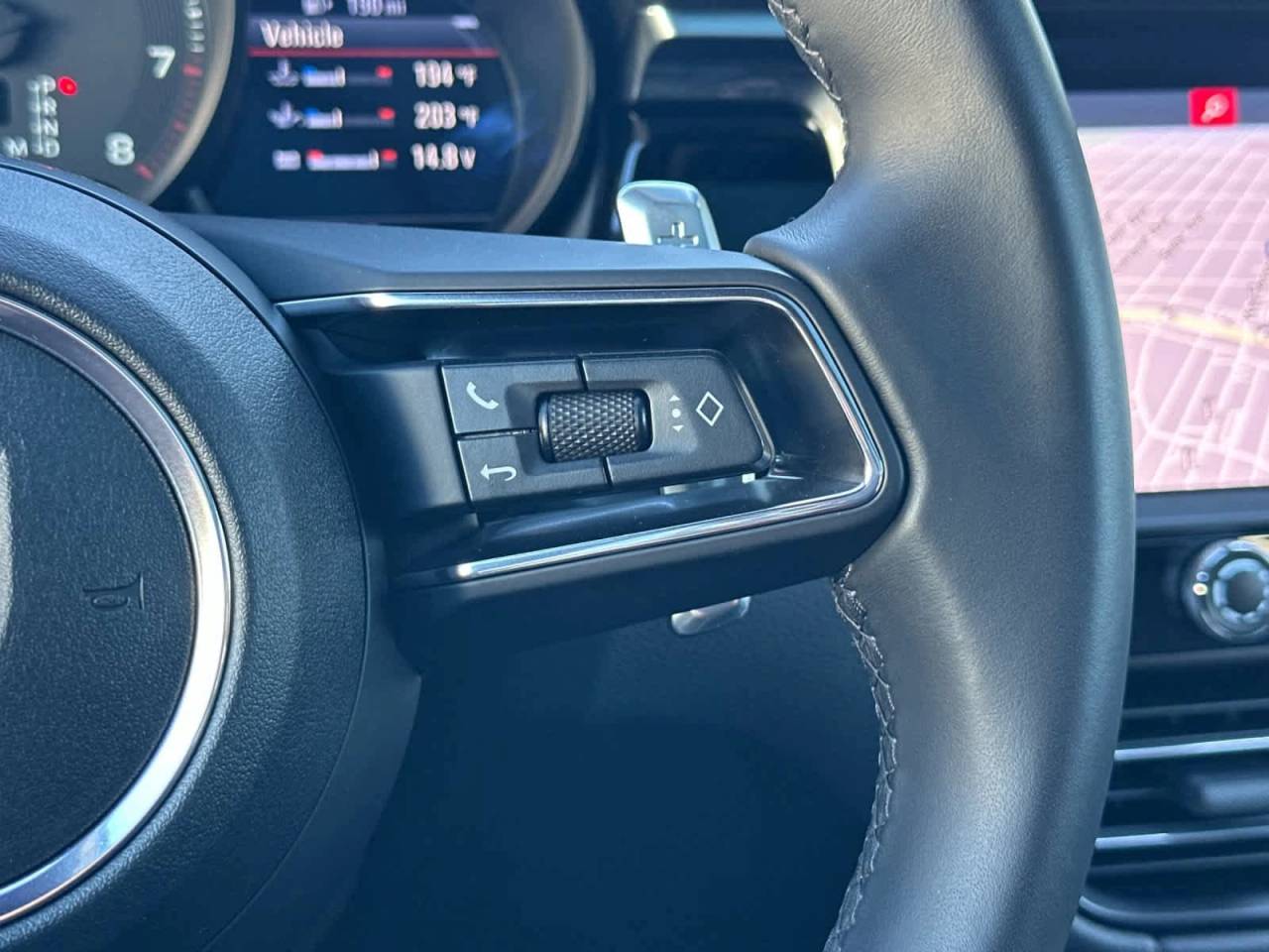 2025 Porsche Macan AWD