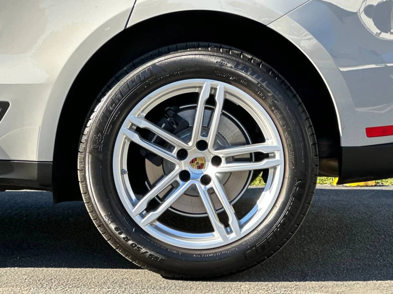 2025 Porsche Macan AWD