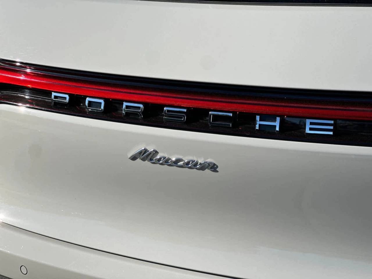 2025 Porsche Macan AWD