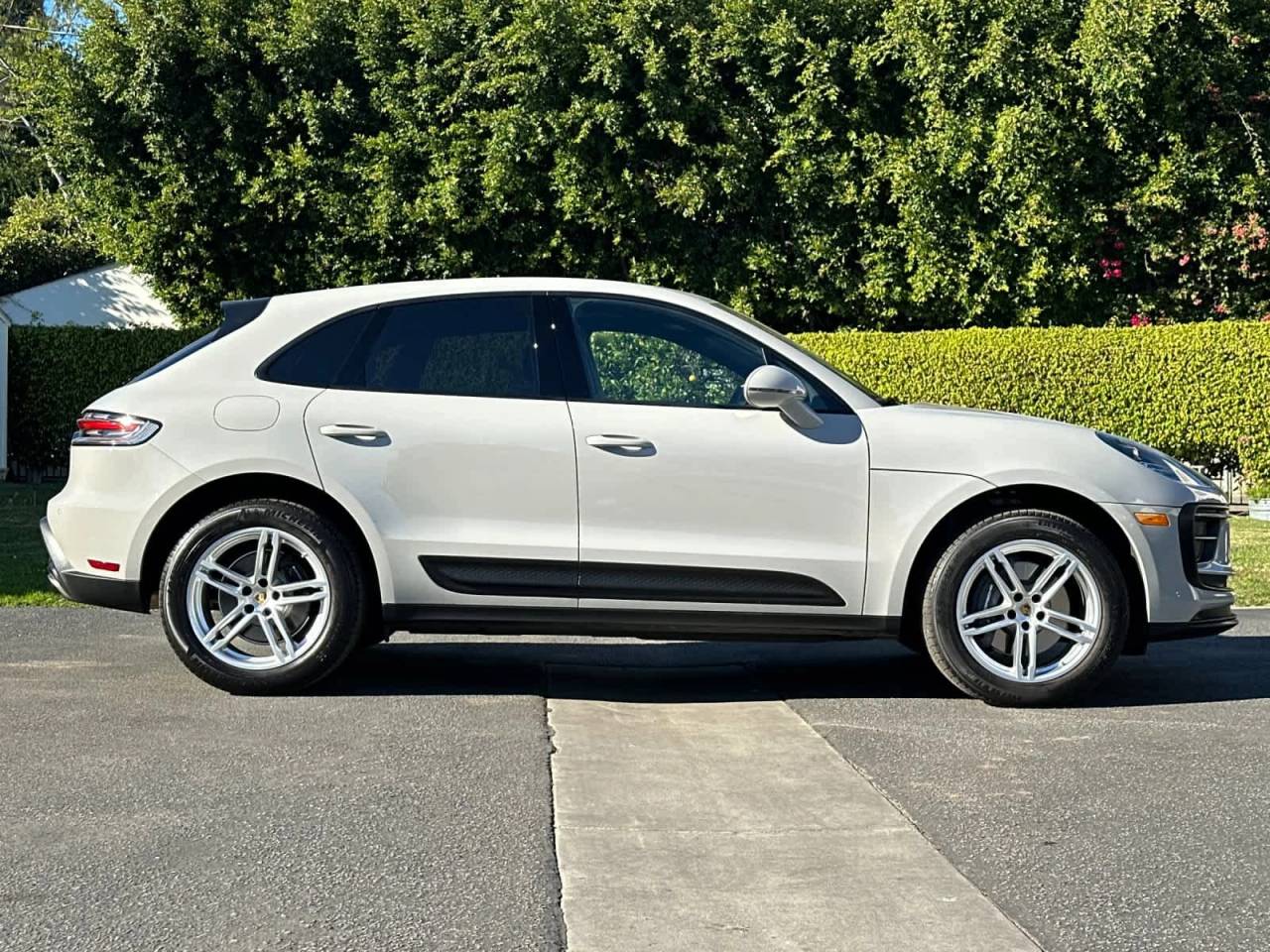 2025 Porsche Macan AWD