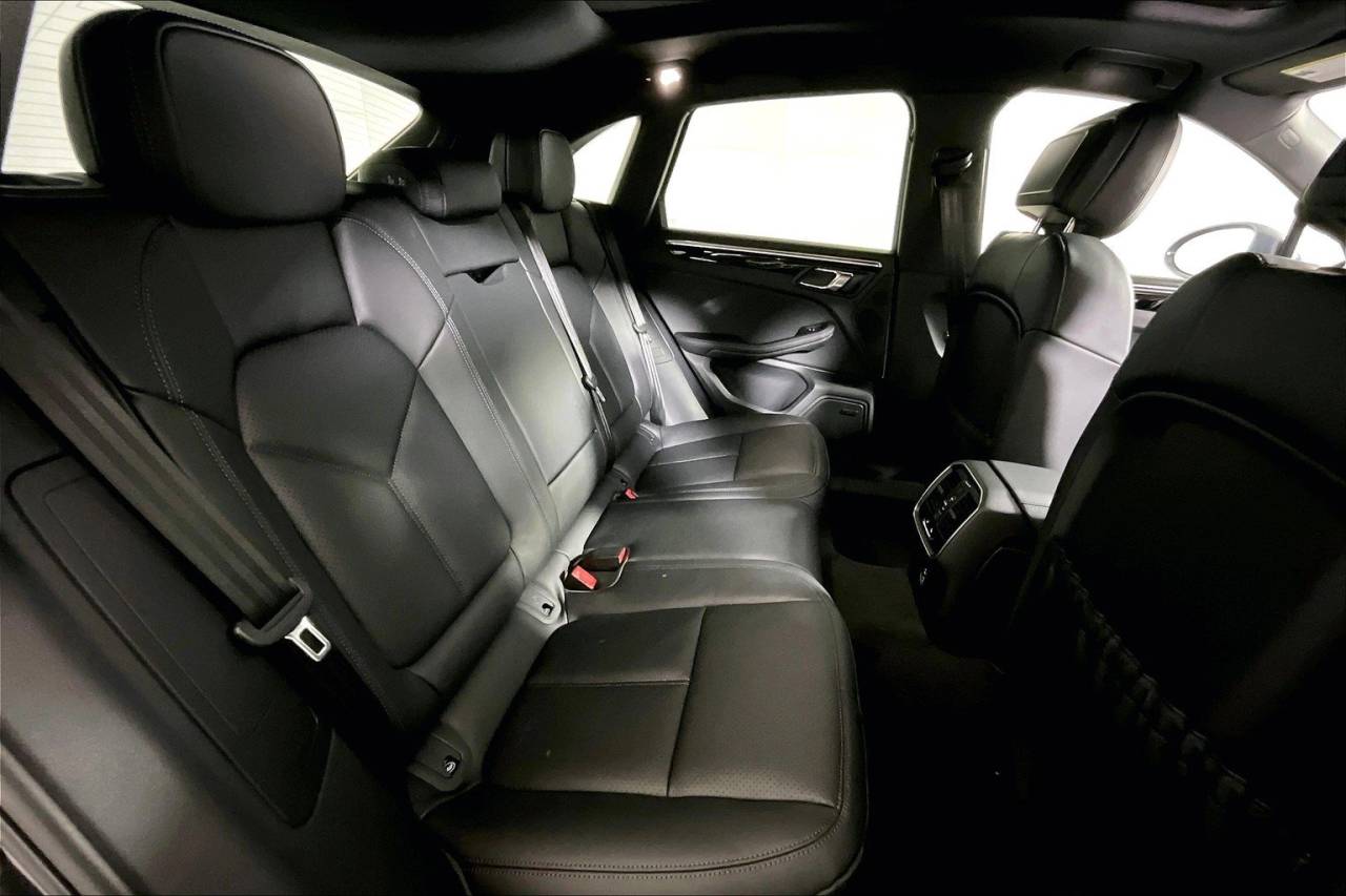 2025 Porsche Macan AWD