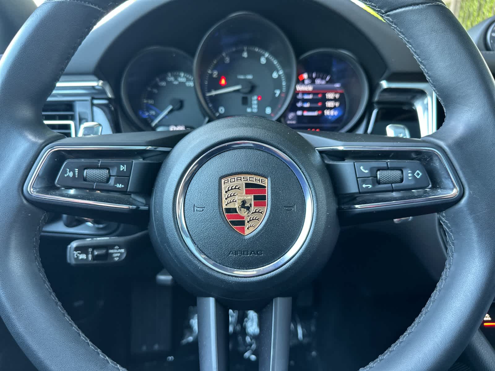 2025 Porsche Macan Base