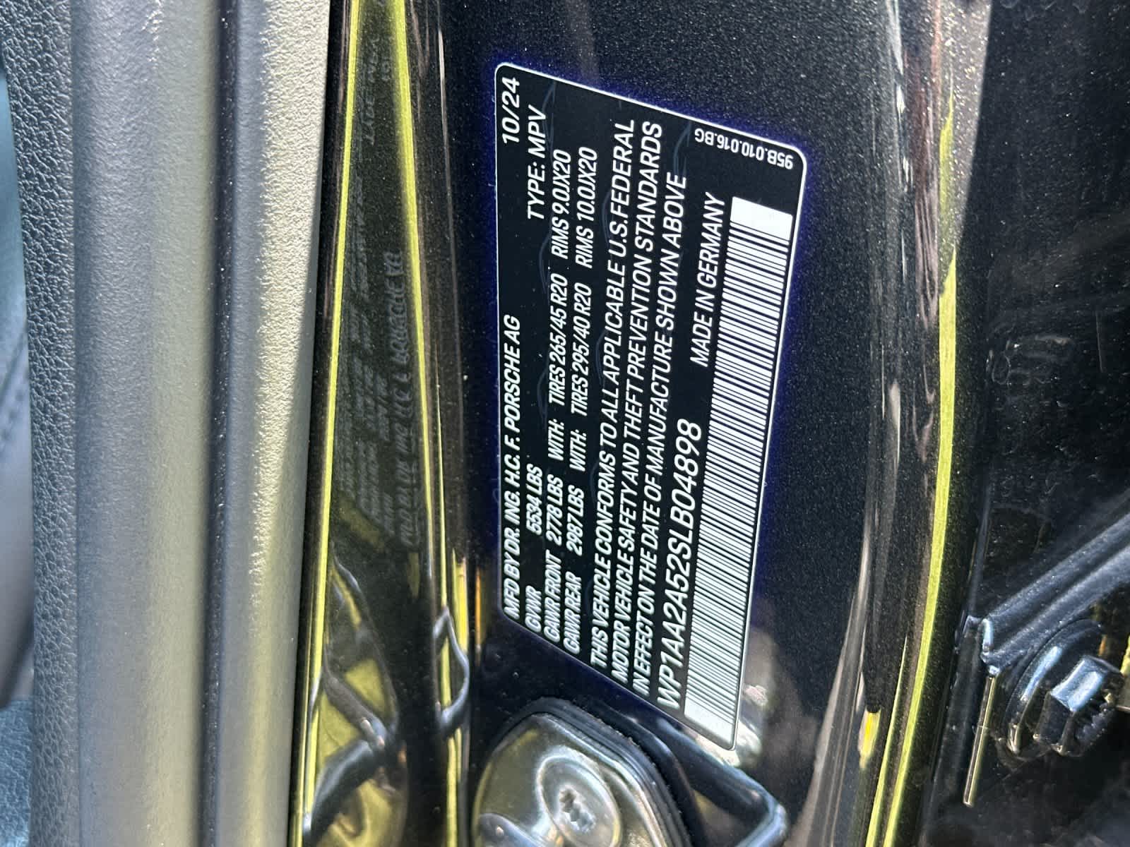 2025 Porsche Macan Base