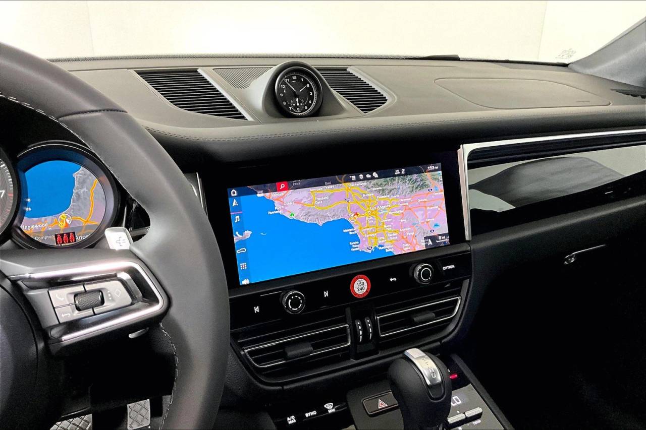 2025 Porsche Macan AWD