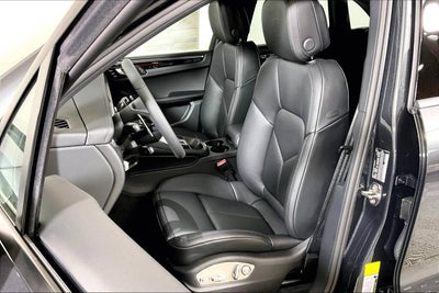 2025 Porsche Macan AWD