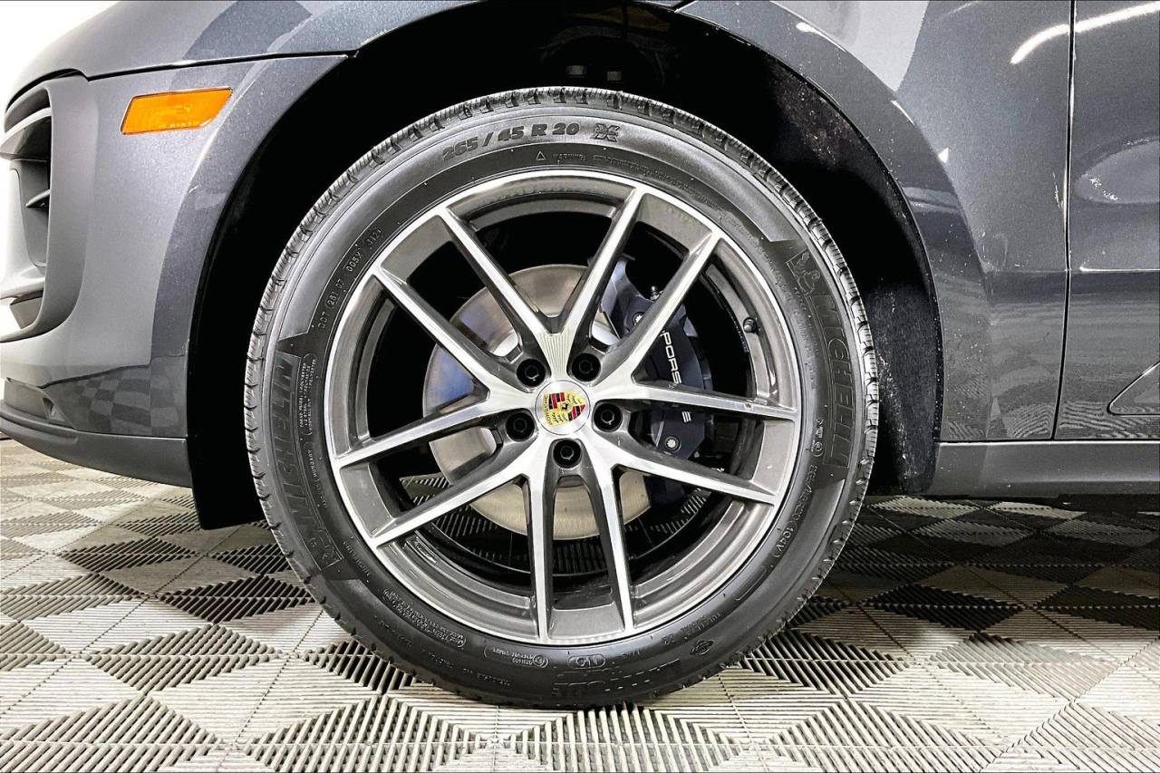 2025 Porsche Macan AWD