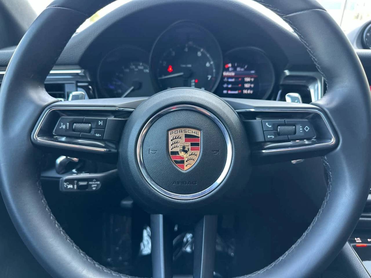 2025 Porsche Macan Base