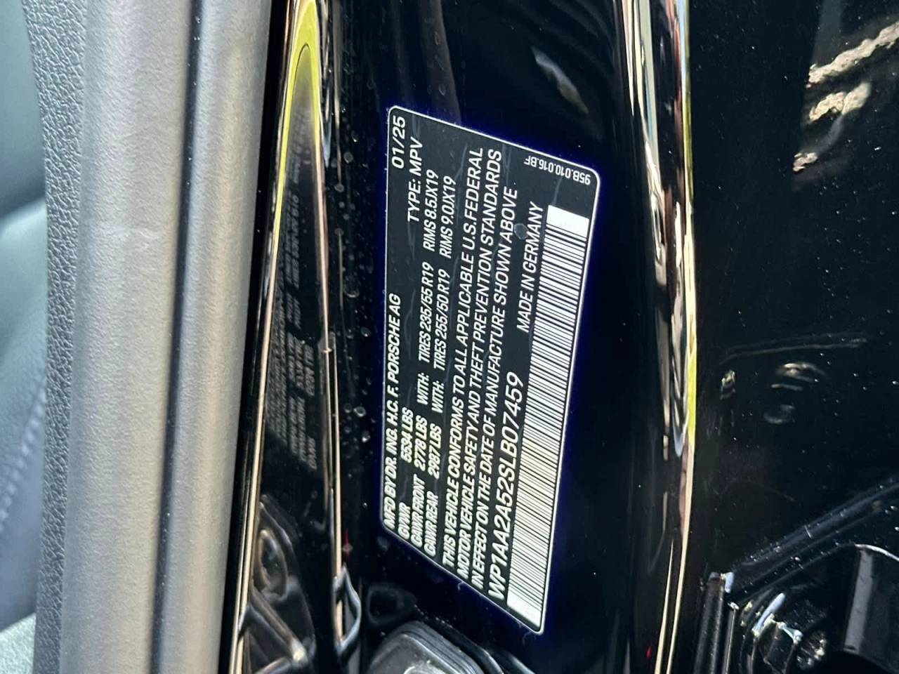 2025 Porsche Macan Base