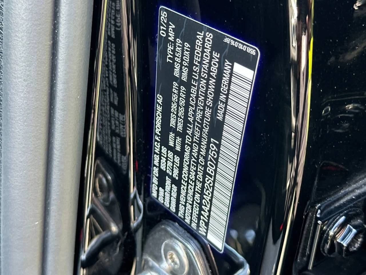 2025 Porsche Macan Base