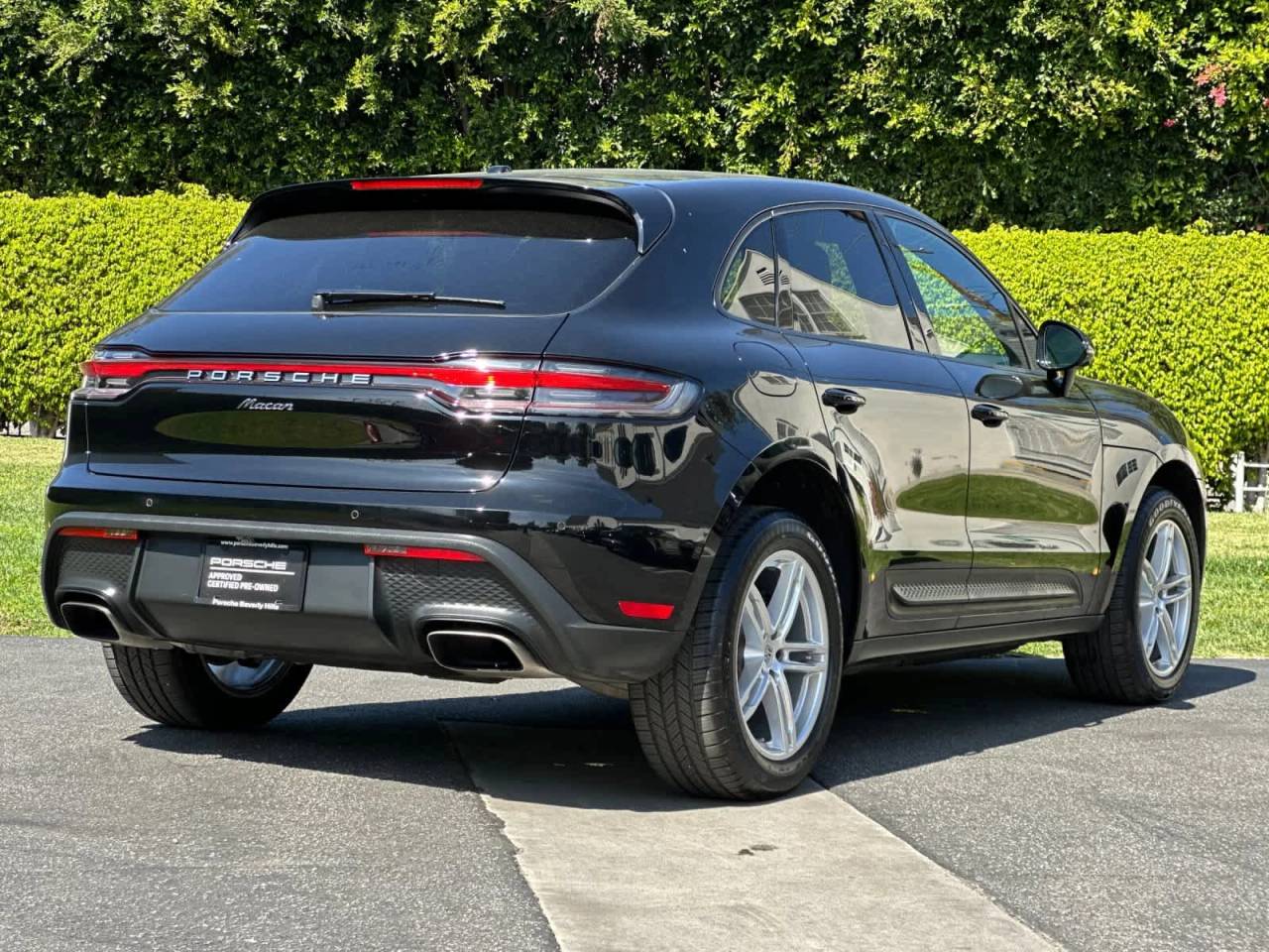 2025 Porsche Macan Base