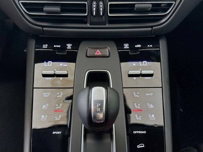 2025 Porsche Macan AWD