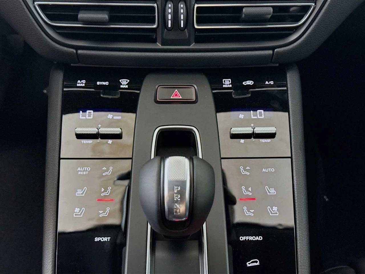 2025 Porsche Macan AWD