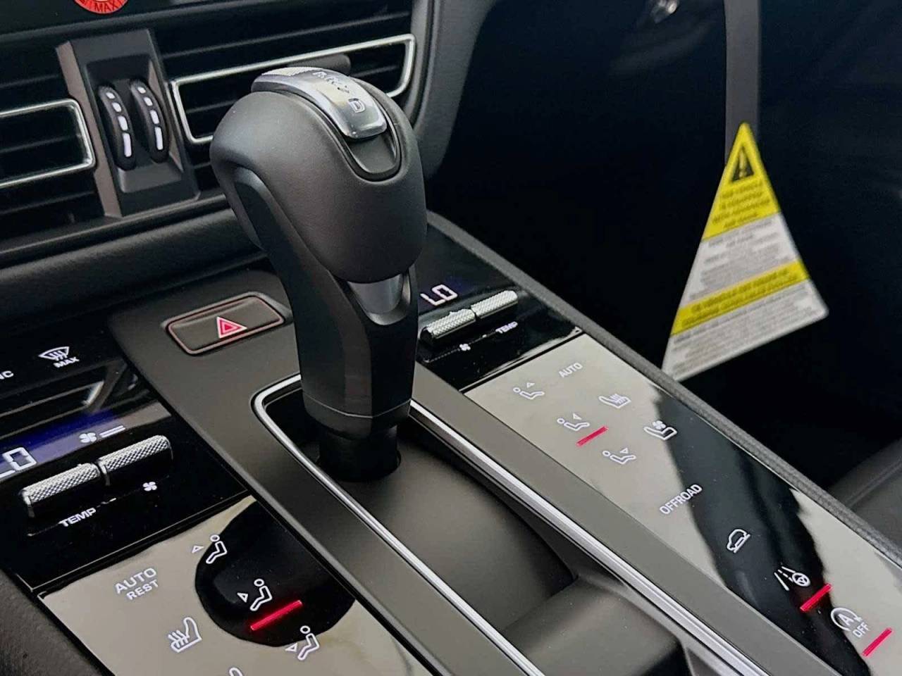 2025 Porsche Macan AWD