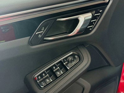2025 Porsche Macan AWD