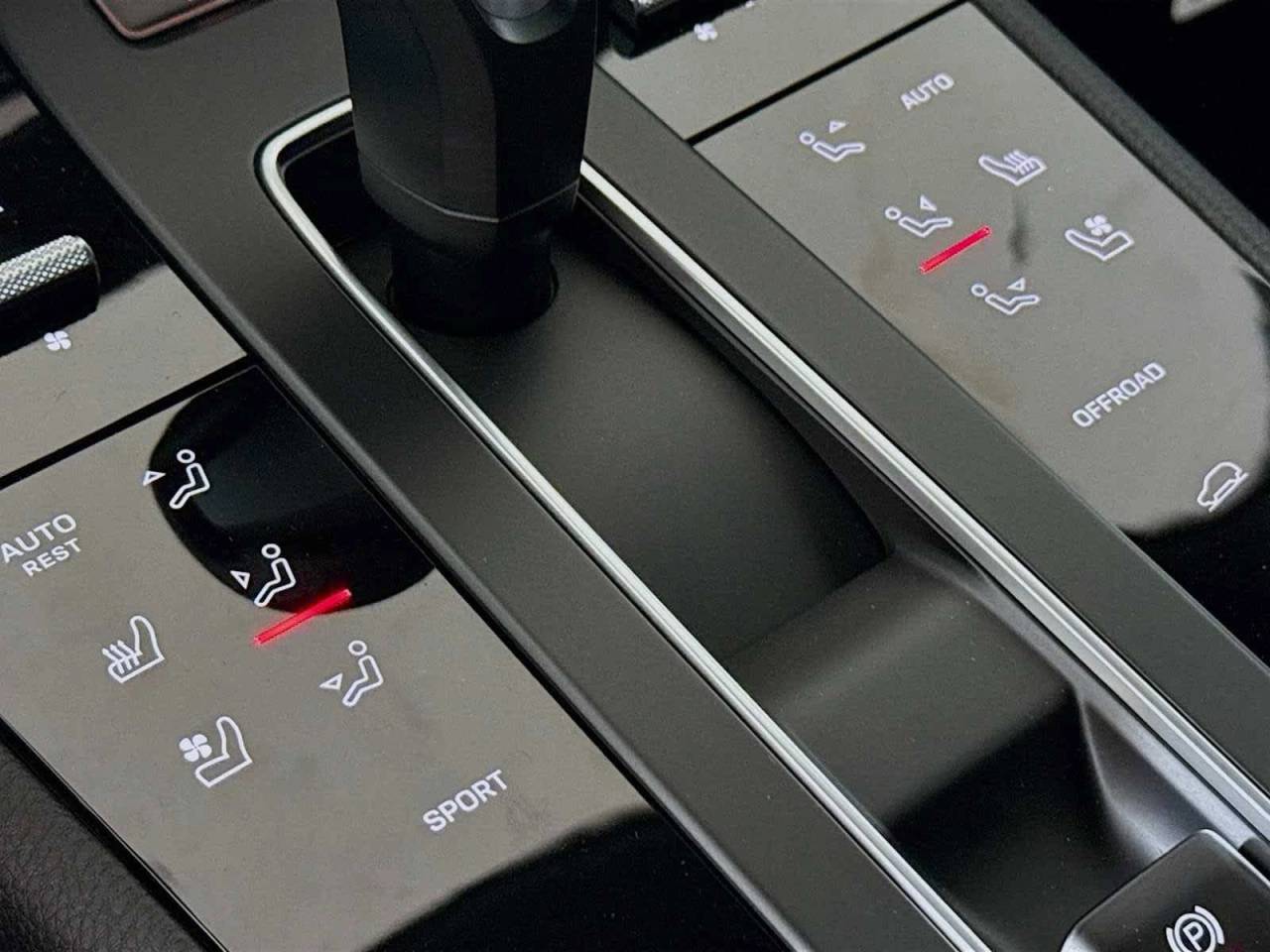 2025 Porsche Macan AWD