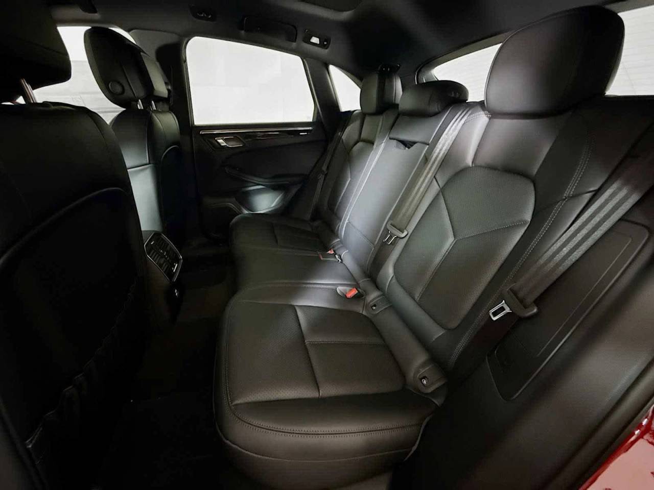 2025 Porsche Macan AWD