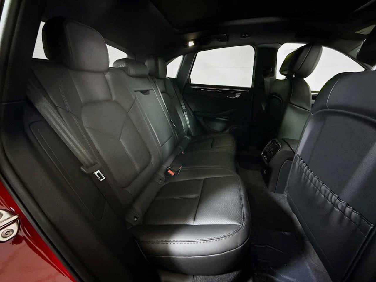 2025 Porsche Macan AWD