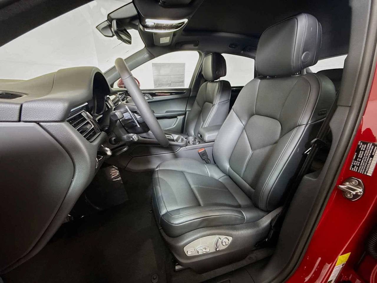 2025 Porsche Macan AWD