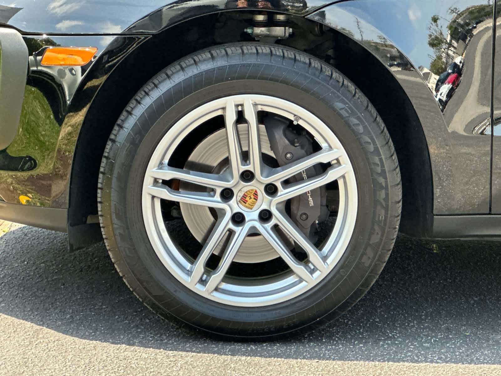 2025 Porsche Macan Base