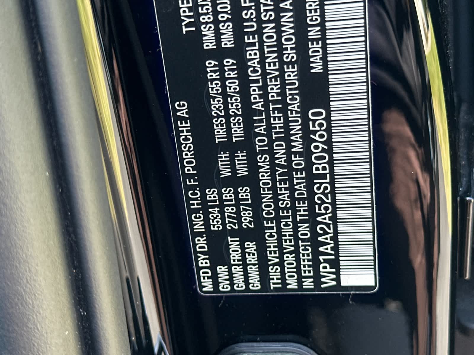 2025 Porsche Macan Base