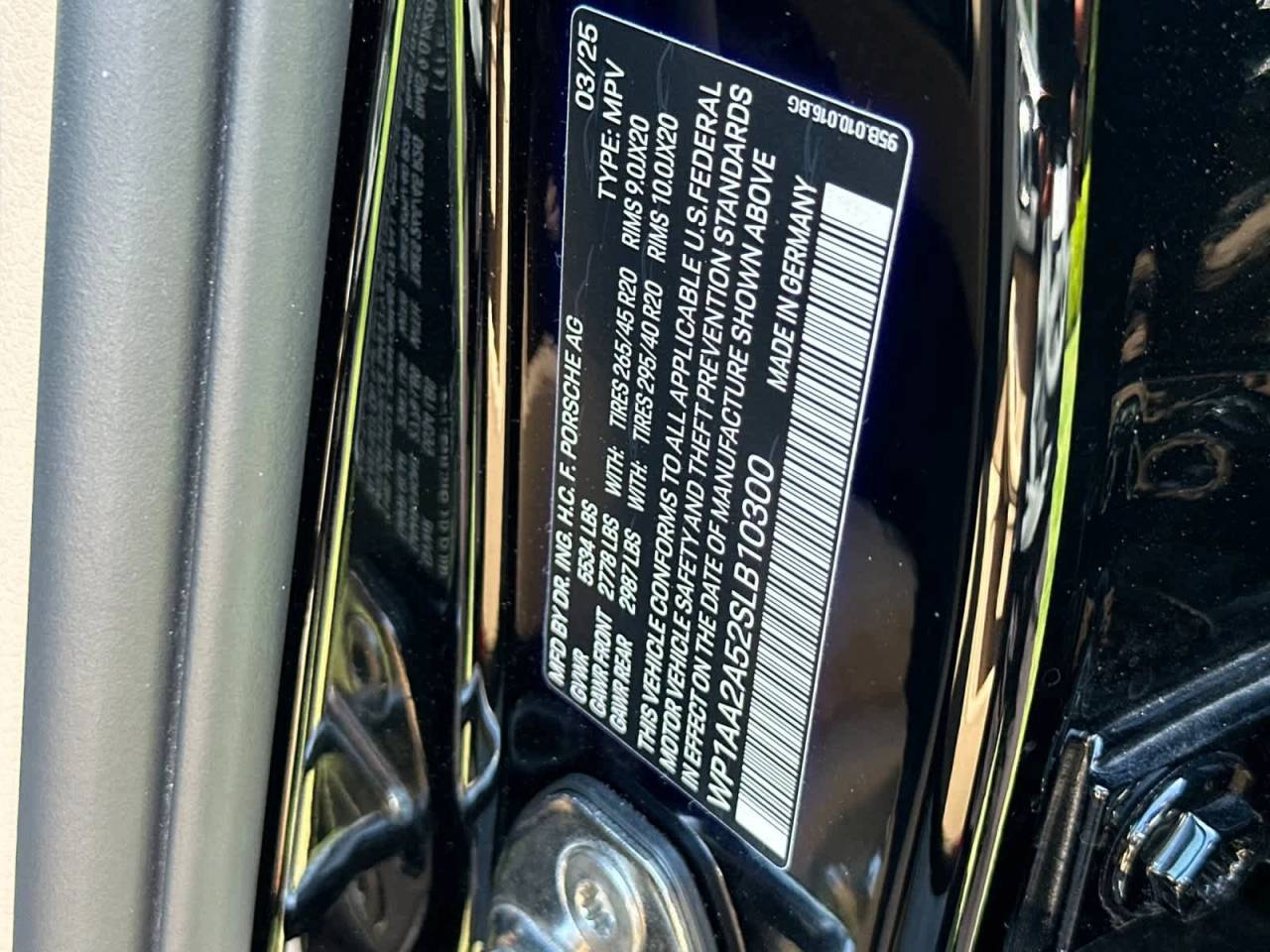 2025 Porsche Macan Base