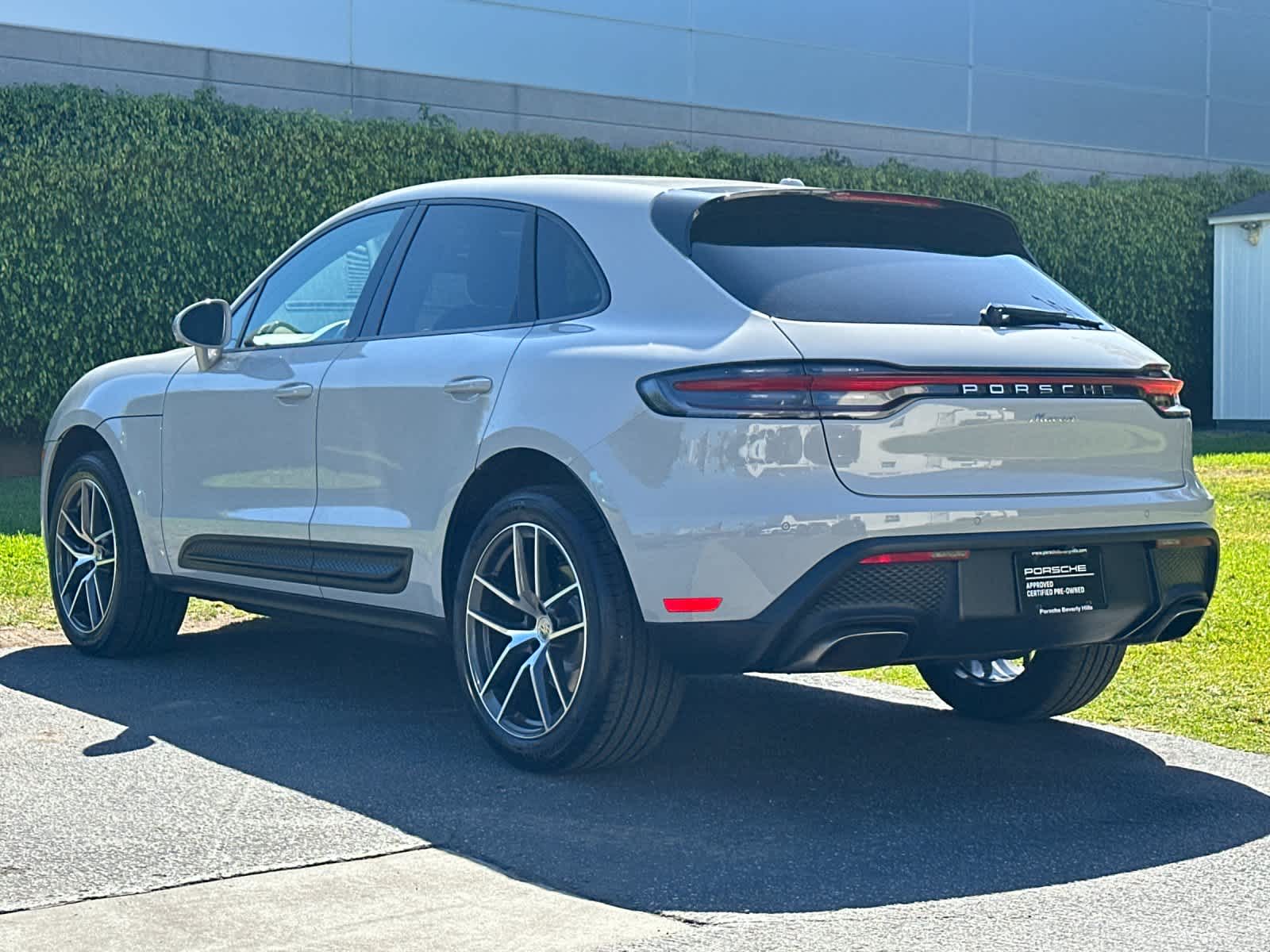 2025 Porsche Macan Base