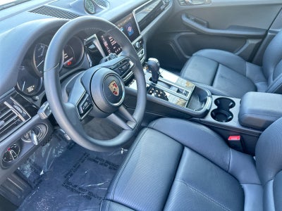2025 Porsche Macan Base