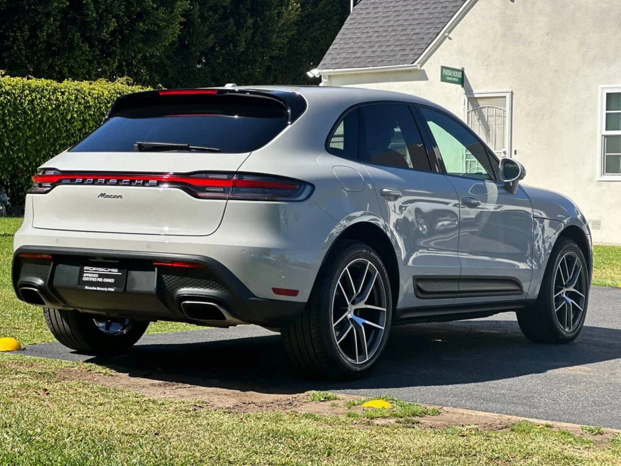 2025 Porsche Macan Base