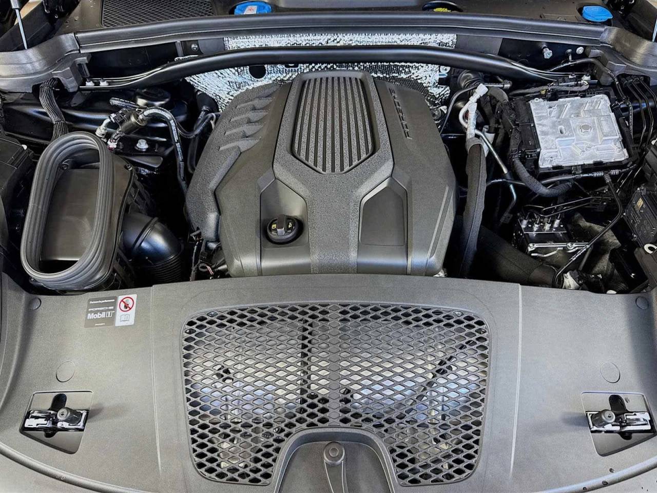 2026 Porsche Macan AWD