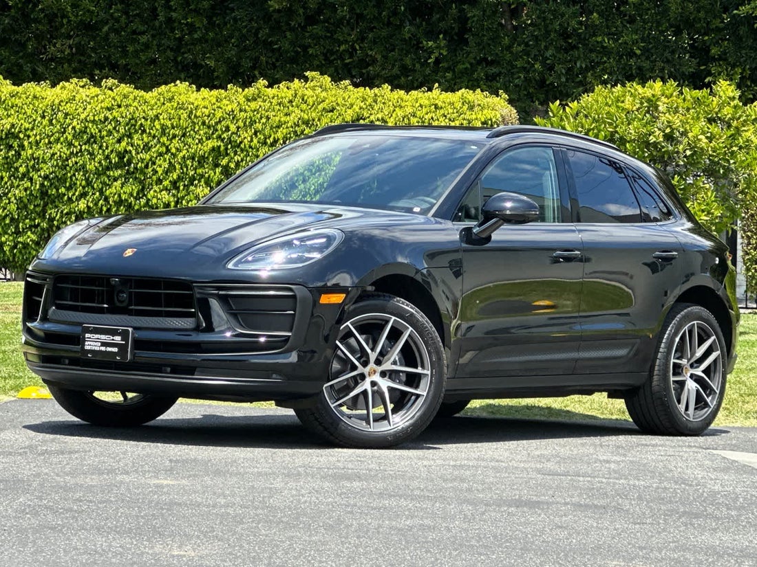 2026 Porsche Macan — photo 1 of 33