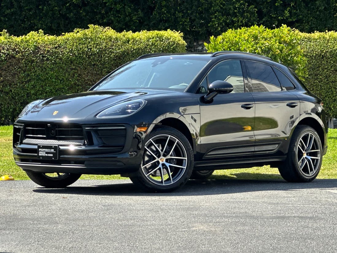 2026 Porsche Macan — photo 1 of 33