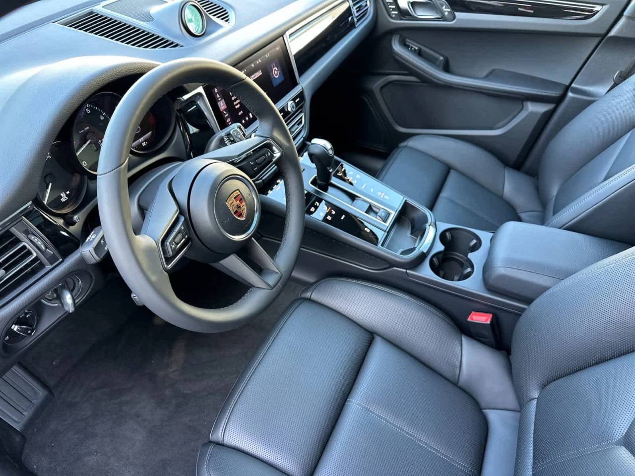 2026 Porsche Macan AWD