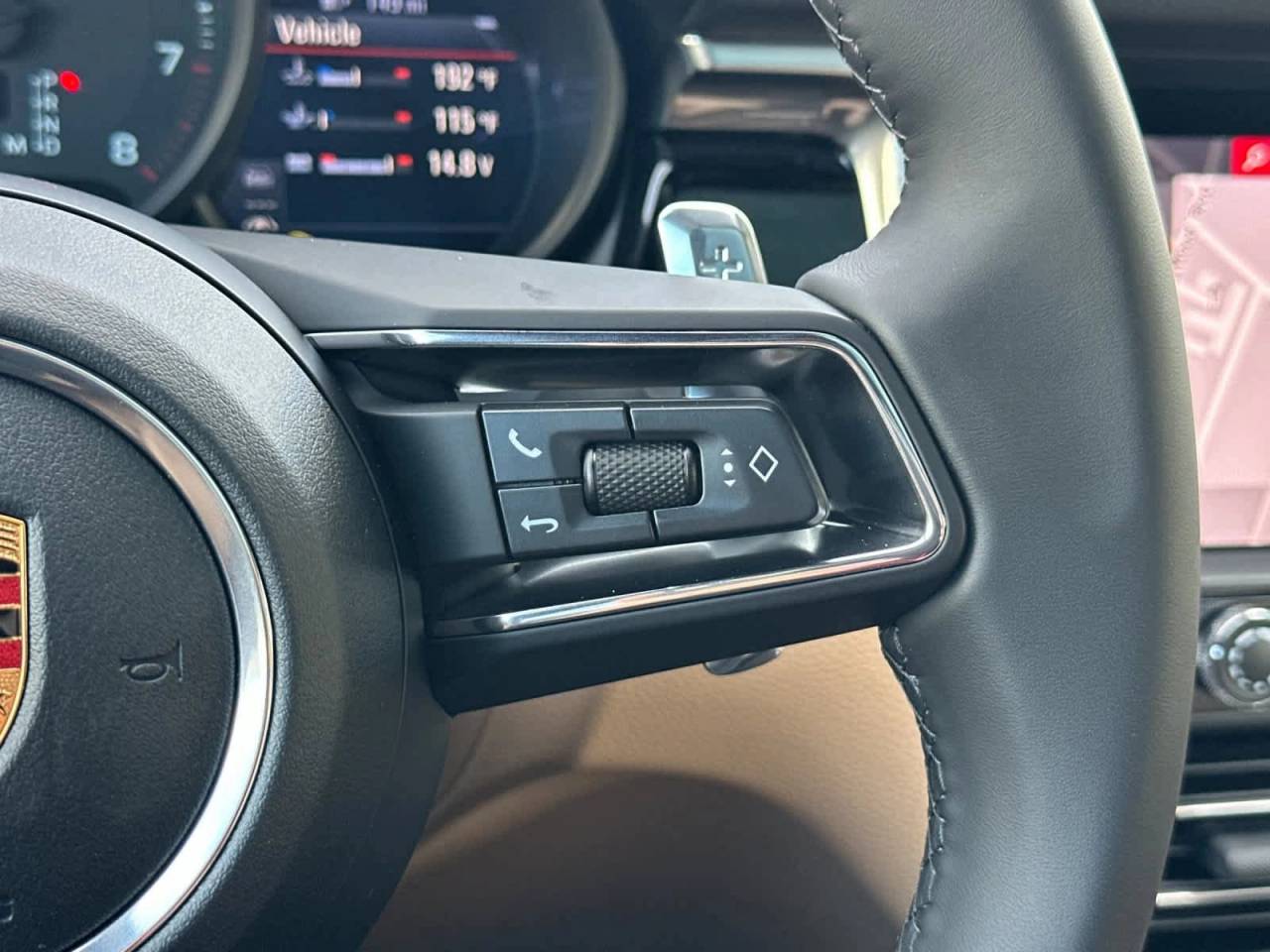 2026 Porsche Macan AWD