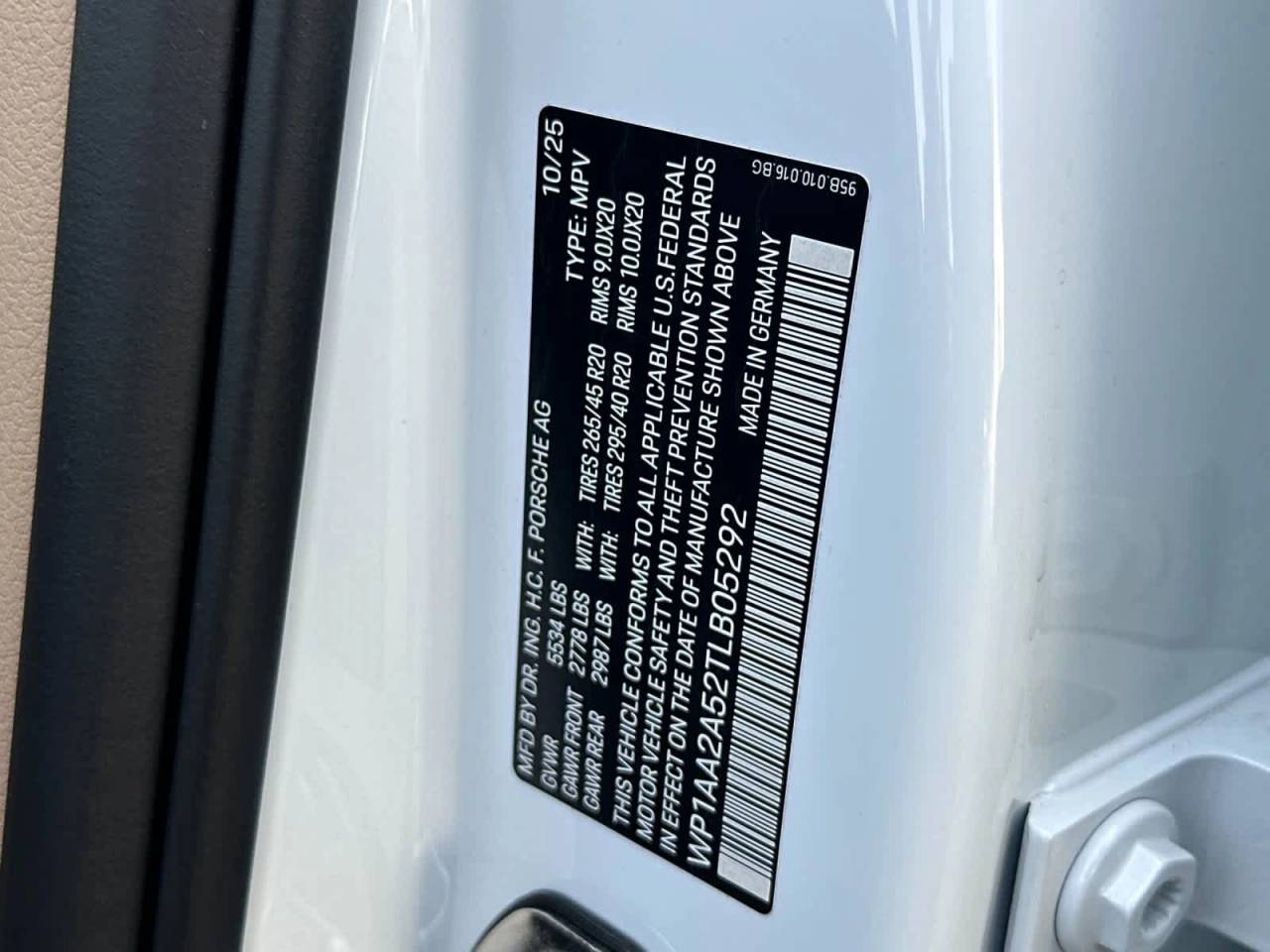 2026 Porsche Macan AWD