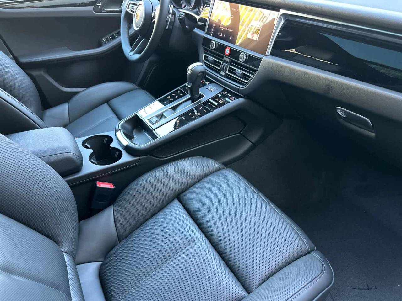 2026 Porsche Macan AWD