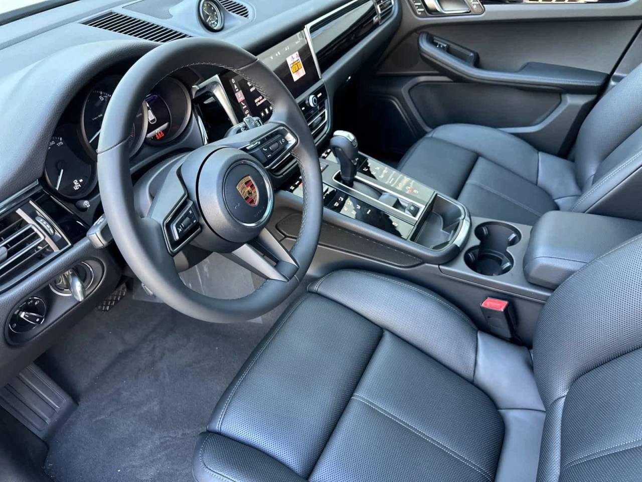 2026 Porsche Macan AWD