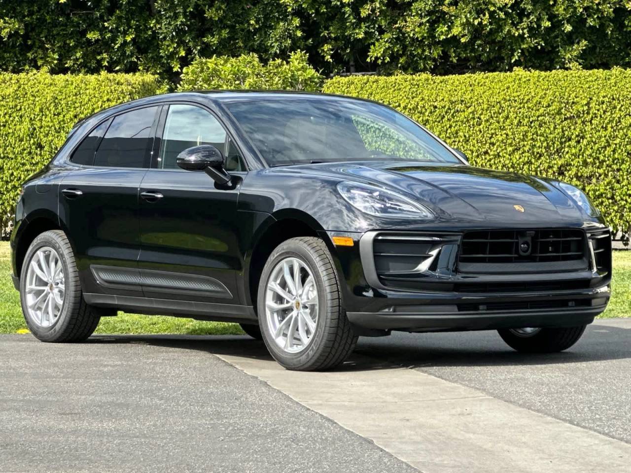 2026 Porsche Macan AWD