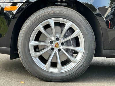 2026 Porsche Macan AWD