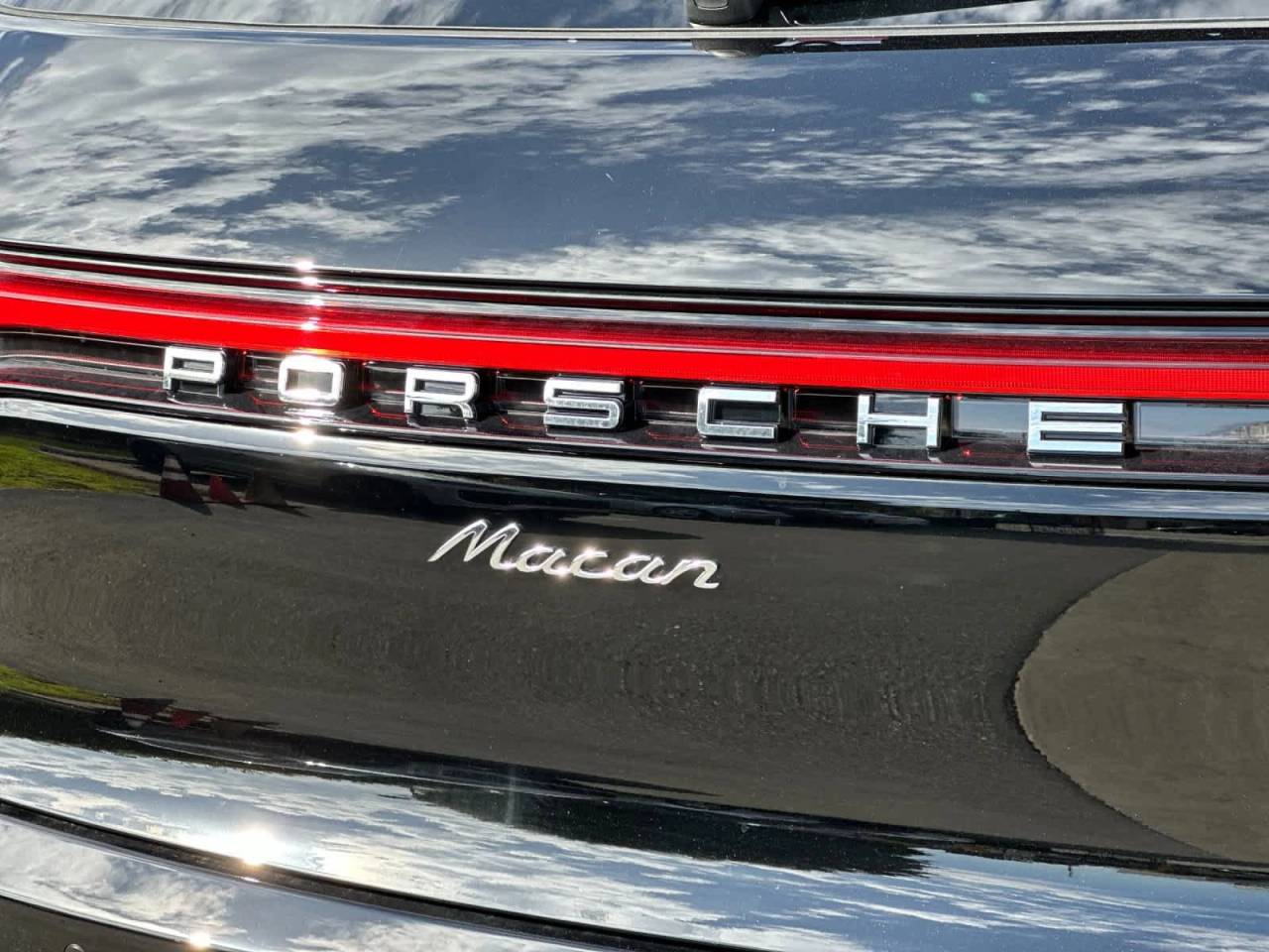 2026 Porsche Macan AWD