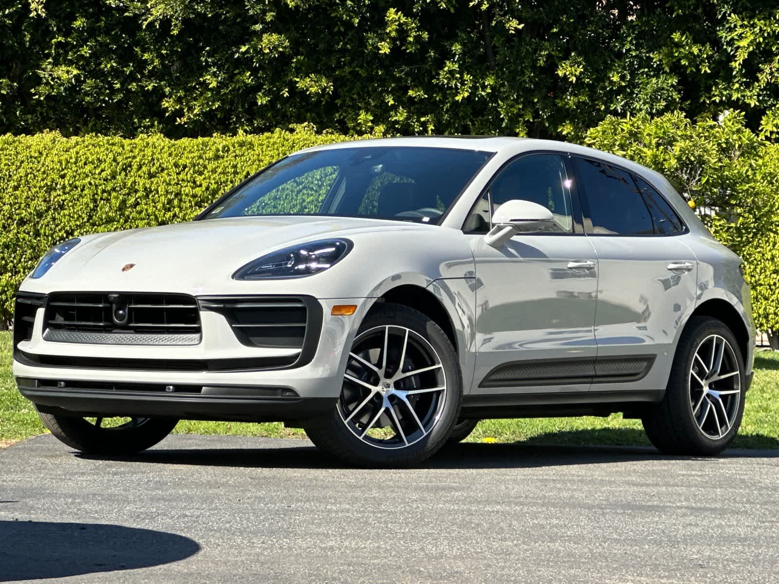 2026 Porsche Macan AWD