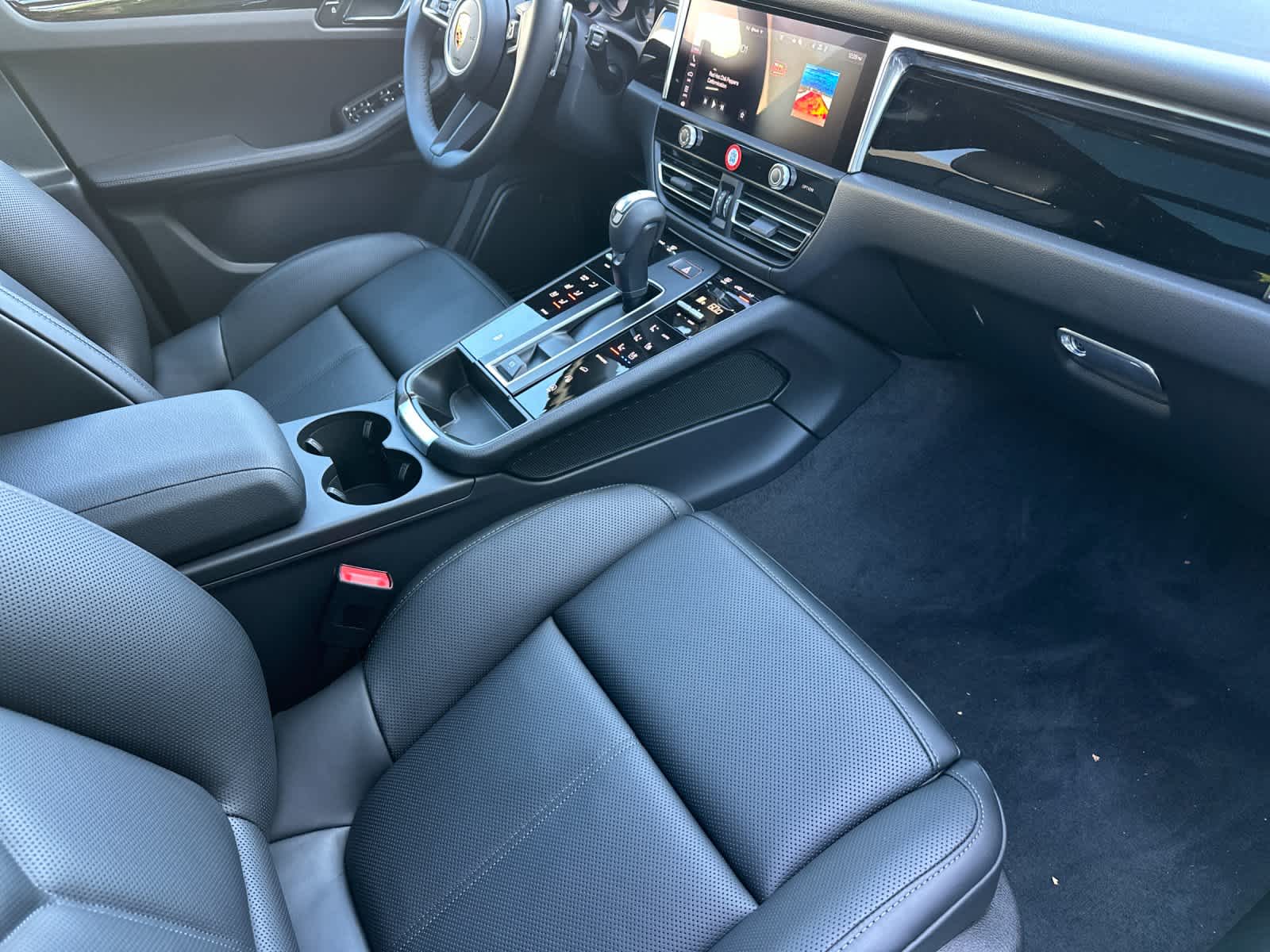 2026 Porsche Macan AWD