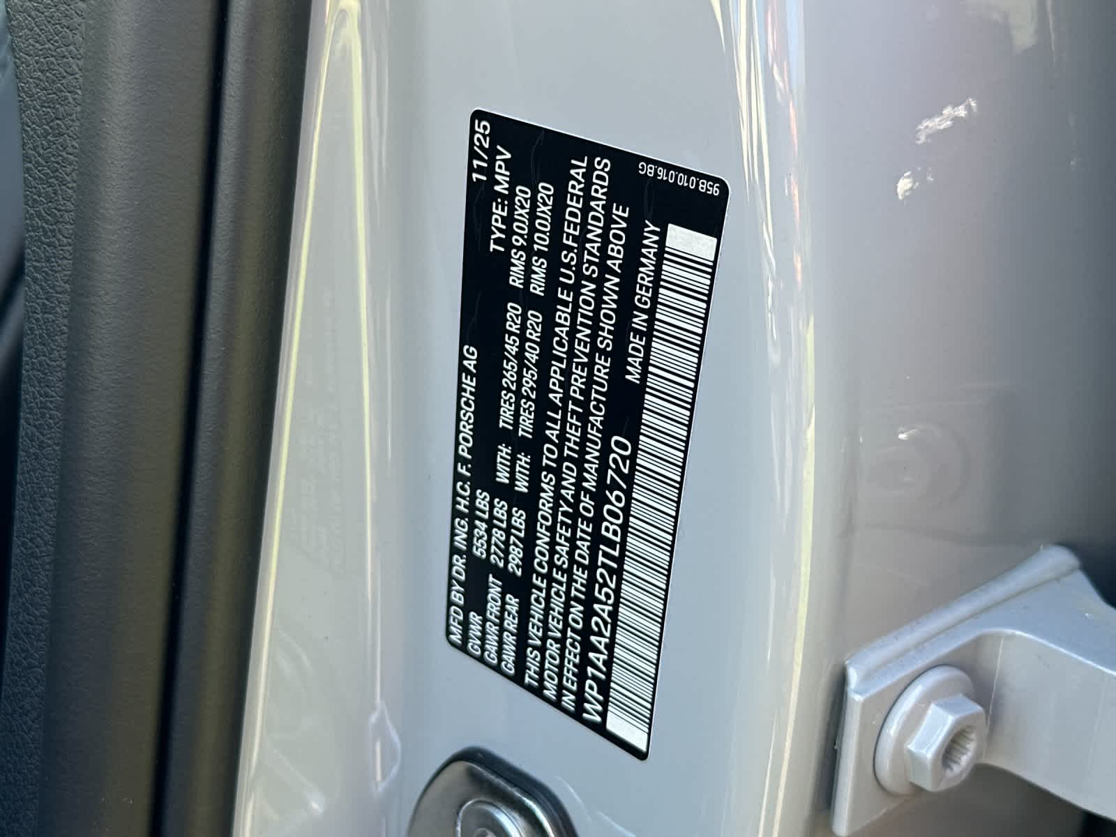 2026 Porsche Macan AWD