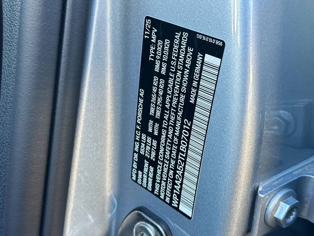 2026 Porsche Macan Base