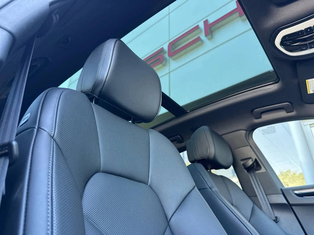 2026 Porsche Macan Base