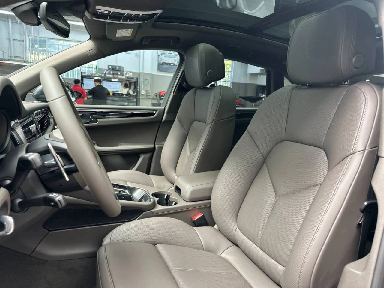 2026 Porsche Macan Base