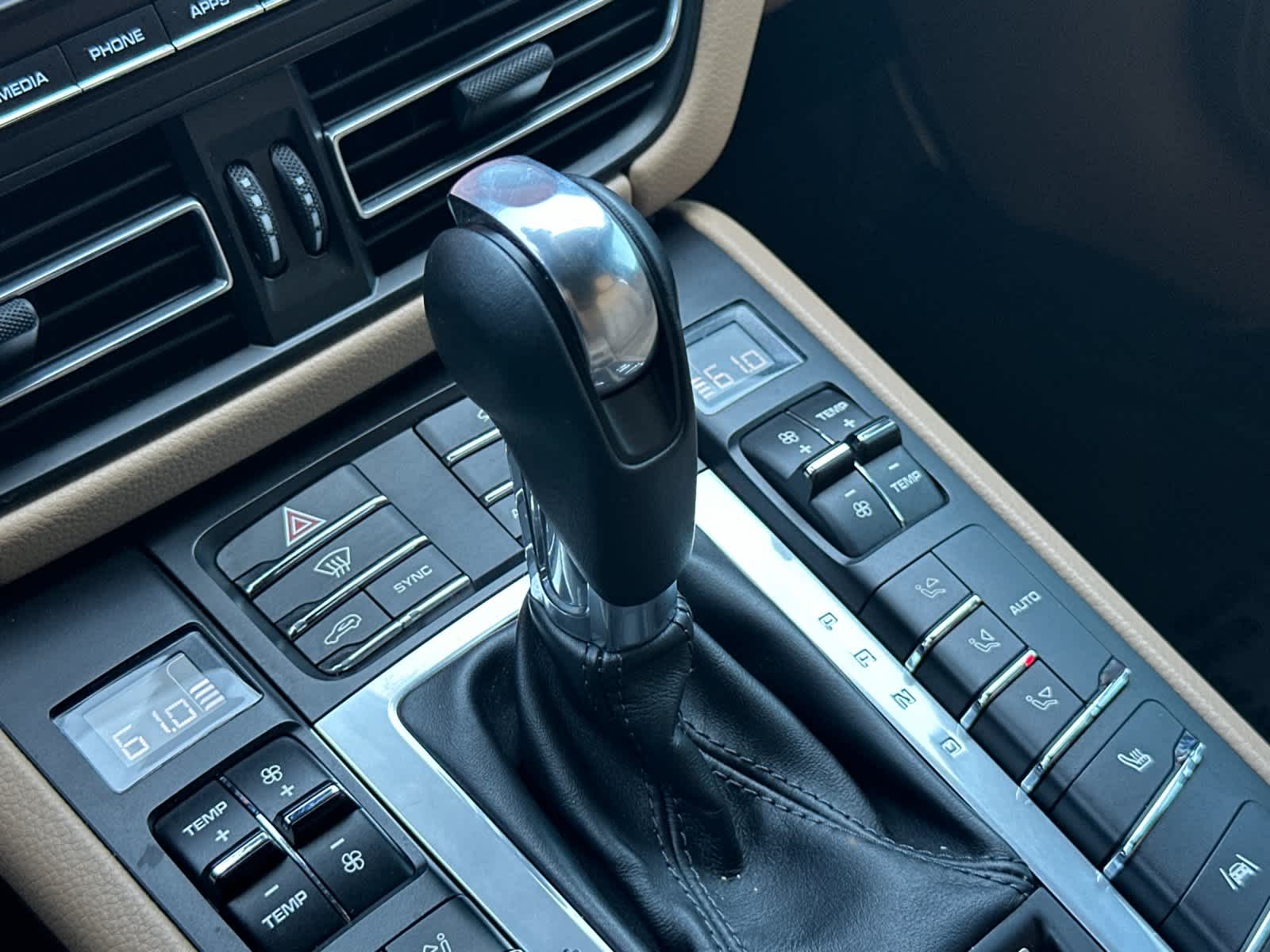 2021 Porsche Macan Macan